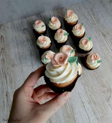 Cicekli-Kremali-Cupcake