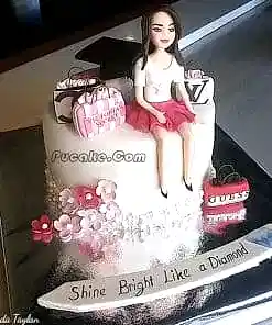 Alışveriş Yapan Kadın Butik Pasta