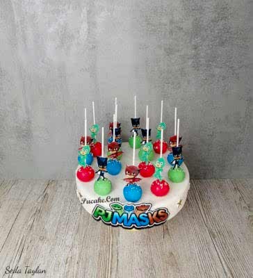 Pijamaskelilier-Konsept-Cakepops